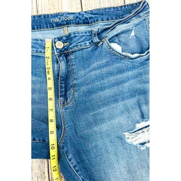 Maurices Jeans Size 18 Medium Wash Distressed Ripped Boyfriend Cropped Denim - Picture 4 of 7